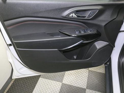 Used 2025 Chevrolet Trax RS FWD image 41