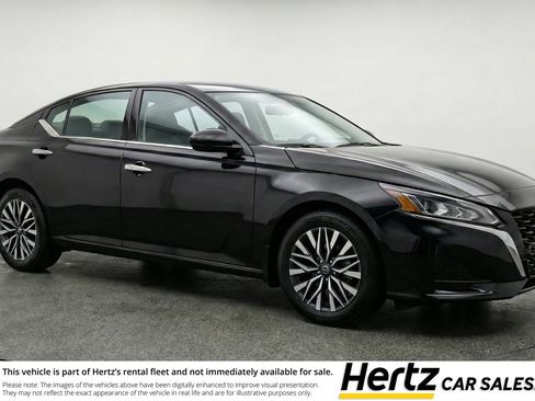 Used 2025 Nissan Altima 2.5 SV image 1