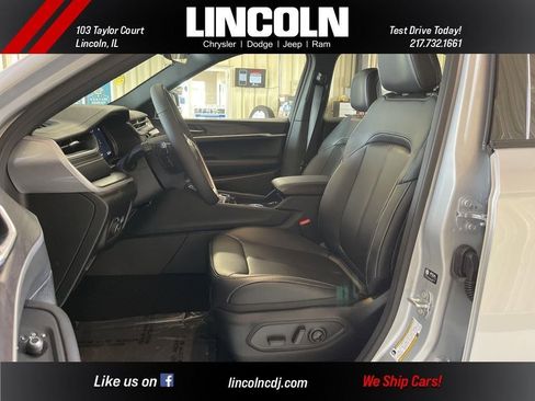 New 2025 Jeep Grand Cherokee Limited w/ Black Appearance Package image 11