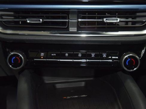 New 2026 Chevrolet Equinox EV LT w/ Convenience Package II FWD image 31