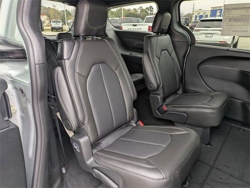 New 2026 Chrysler Pacifica Select image 29