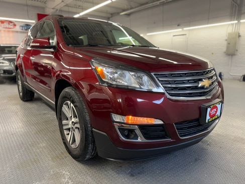 Used 2017 Chevrolet Traverse LT image 4