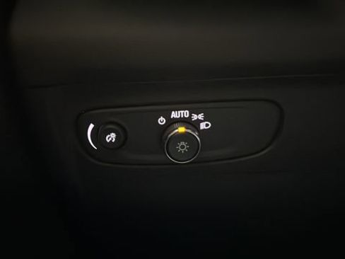 Used 2023 Buick Envision Preferred image 21