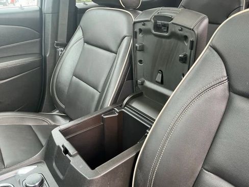 Used 2023 Chevrolet Traverse Premier AWD/4WD image 33