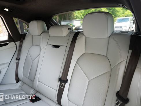 Used 2021 Porsche Macan Turbo AWD/4WD image 35