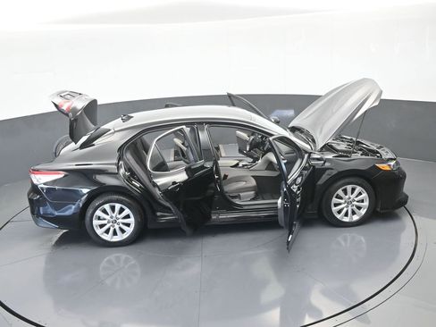 Used 2019 Toyota Camry LE image 68