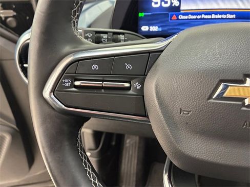 Used 2025 Chevrolet Equinox EV LT w/ Convenience Package image 23