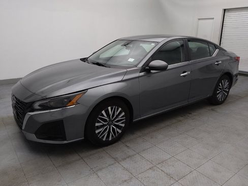 Used 2023 Nissan Altima 2.5 SV image 2