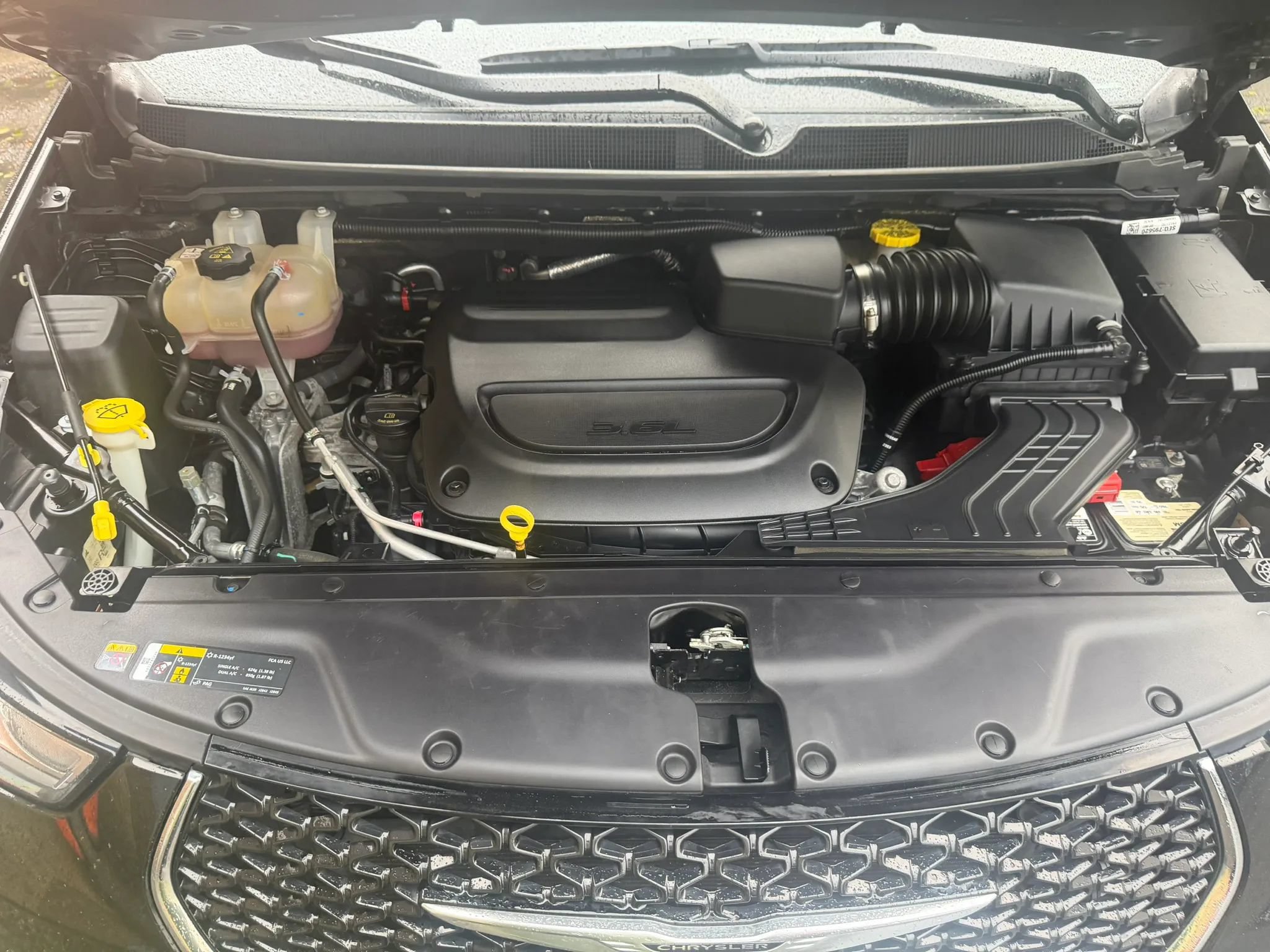 Used 2023 Chrysler Pacifica Touring-L FWD image 11