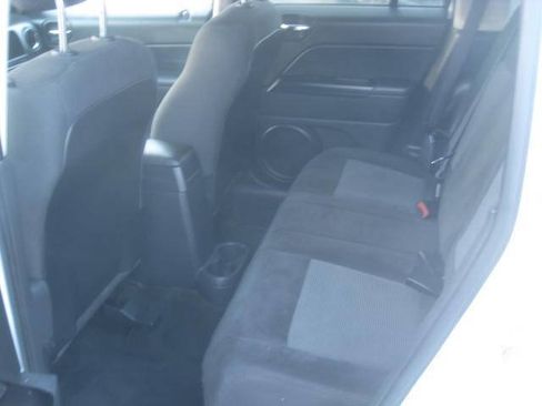 Used 2016 Jeep Patriot Latitude AWD/4WD image 13