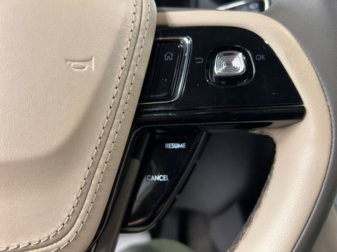 Used 2023 Lincoln Aviator AWD w/ Premium Package image 19