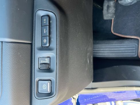 Used 2023 GMC Acadia AT4 w/ Technology Package AWD/4WD image 10