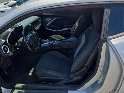 Used 2016 Chevrolet Camaro LT RWD image 9