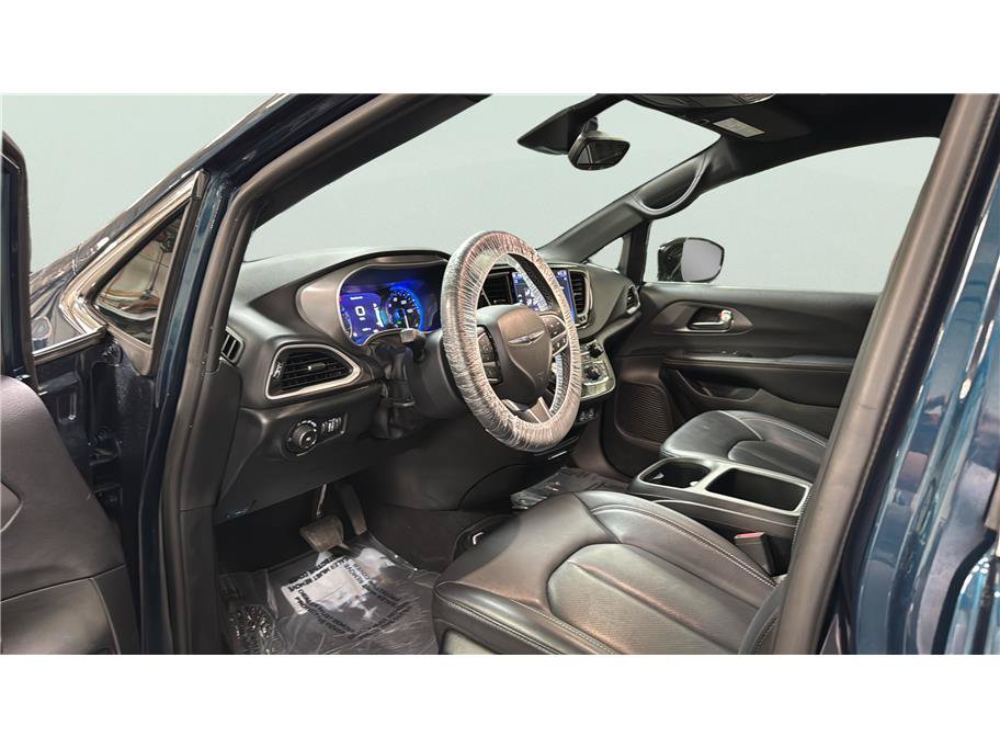 Used 2025 Chrysler Pacifica Select FWD image 15