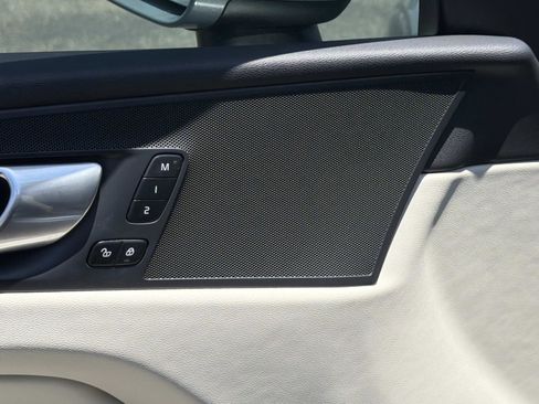 Certified 2023 Volvo XC60 T8 Plus AWD/4WD image 16