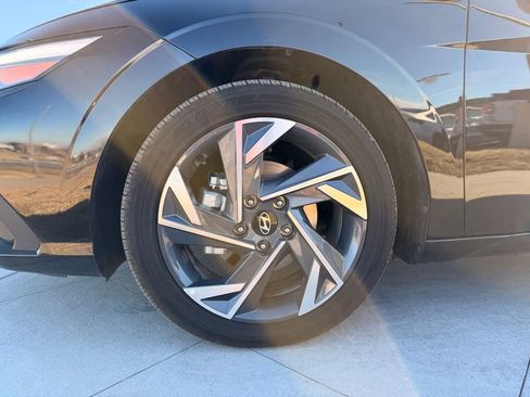 Used 2025 Hyundai Elantra SEL image 8