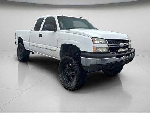 Used 2006 Chevrolet Silverado 1500 LT w/ Silverado Limited Edition image 2