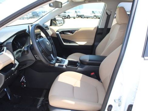 Used 2025 Toyota RAV4 XLE w/ Convenience Package FWD image 32
