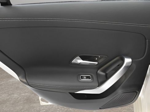 Used 2025 Mercedes-Benz CLA 250 4MATIC image 13