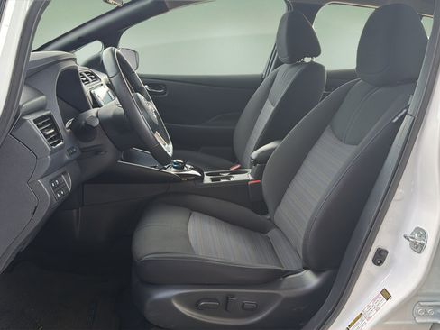 Certified 2025 Nissan Leaf SV Plus FWD image 21
