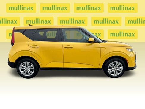 Used 2020 Kia Soul LX FWD image 2