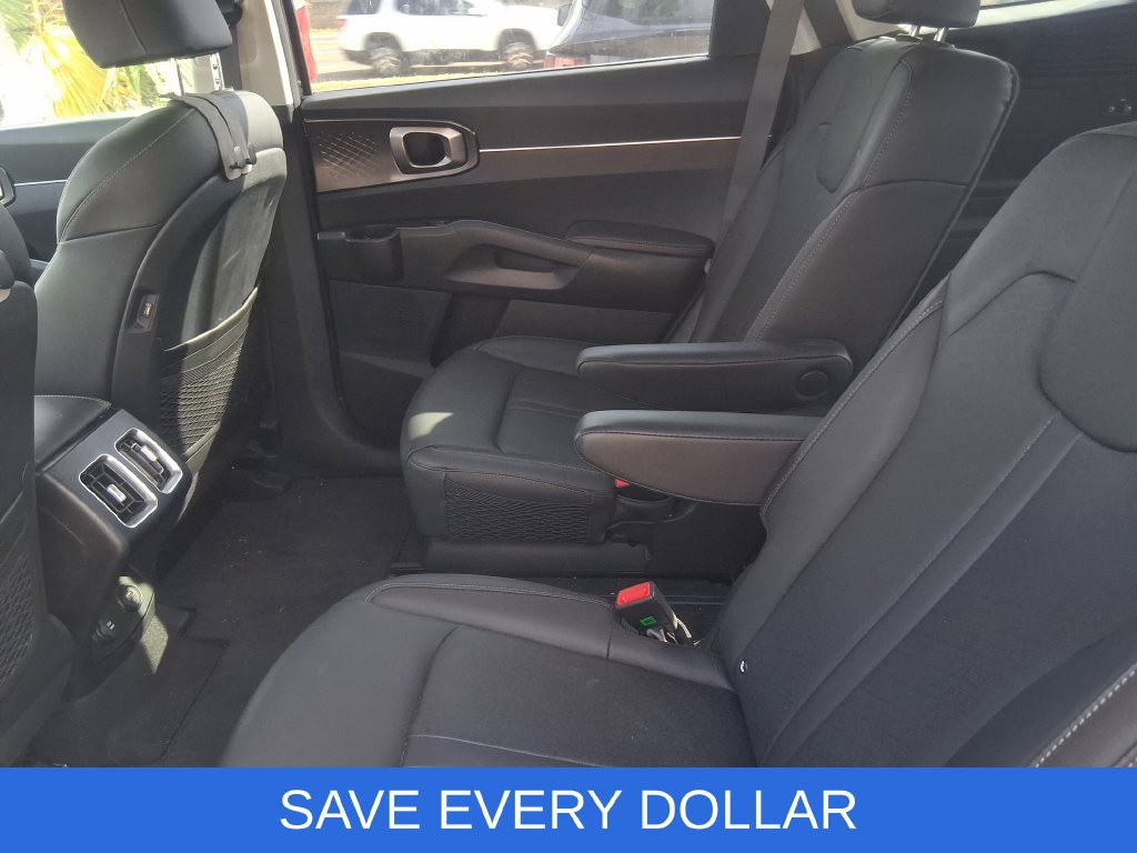Used 2024 Kia Sorento EX AWD/4WD image 12