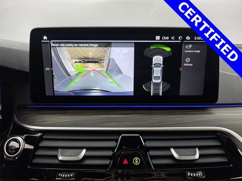 Used 2023 BMW 540i w/ Premium Package image 25