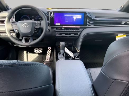 New 2026 Toyota Camry Hybrid FWD image 5