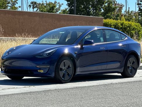Used 2022 Tesla Model 3 Long Range AWD/4WD image 8