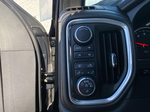 Used 2019 Chevrolet Silverado 1500 High Country w/ Technology Package image 14