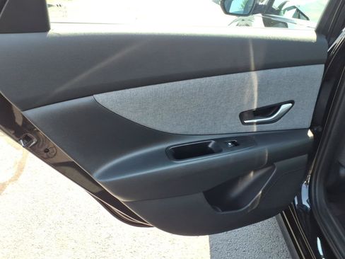 Used 2023 Hyundai Elantra Limited w/ Cargo Package FWD image 18