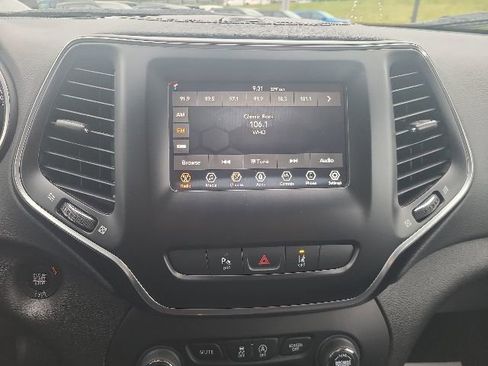 Used 2021 Jeep Cherokee Latitude Plus AWD/4WD image 14