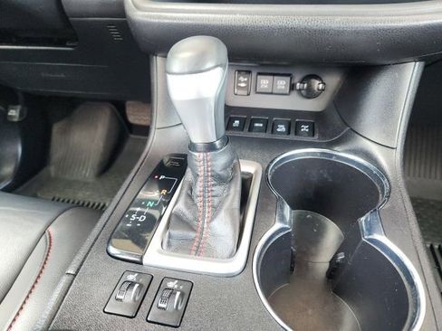 Used 2019 Toyota Highlander SE AWD/4WD image 21