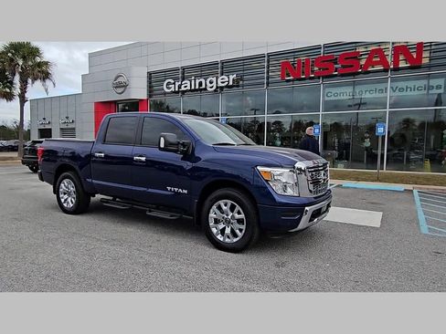 Used 2024 Nissan Titan SV w/ SV Convenience Package image 38