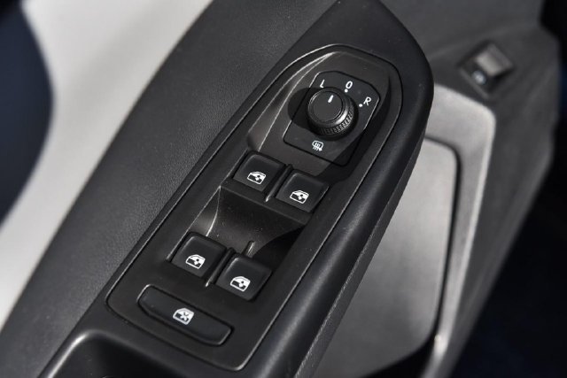 Certified 2023 Volkswagen Taos SE w/ Panoramic Sunroof Package AWD/4WD image 8