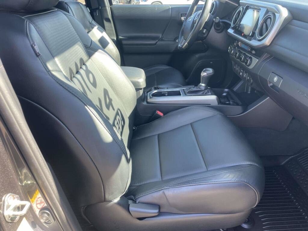 Used 2018 Toyota Tacoma Limited AWD/4WD image 19