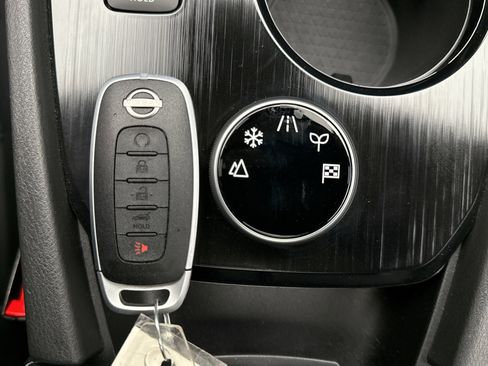 Used 2023 Nissan Rogue SV w/ SV Premium B Package image 24