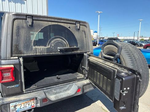Used 2021 Jeep Wrangler Unlimited Sahara w/ Dual Top Group AWD/4WD image 20