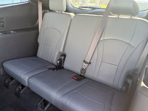 Used 2024 Buick Enclave Essence w/ Technology Package image 8