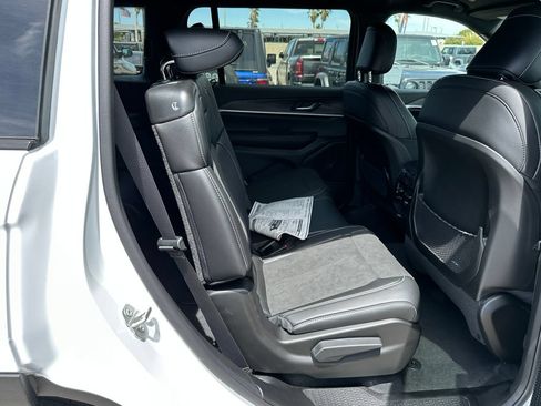 New 2026 Jeep Grand Cherokee L 4WD image 15