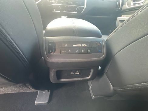 Used 2023 Nissan Pathfinder SL w/ Black Appearance Package AWD/4WD image 15