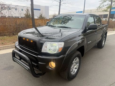 Used 2010 Toyota Tacoma 4x4 Double Cab image 2