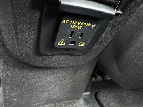 Used 2017 Ford C-MAX Energi SE w/ Equipment Group 401A image 9