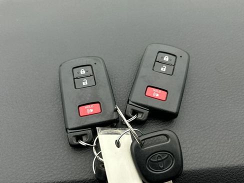 Used 2023 Toyota Tacoma Limited image 33