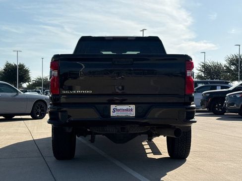 Used 2022 Chevrolet Silverado 2500 Custom w/ Custom Value Package AWD/4WD image 7