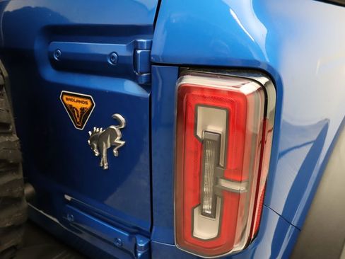 Used 2021 Ford Bronco Badlands image 9