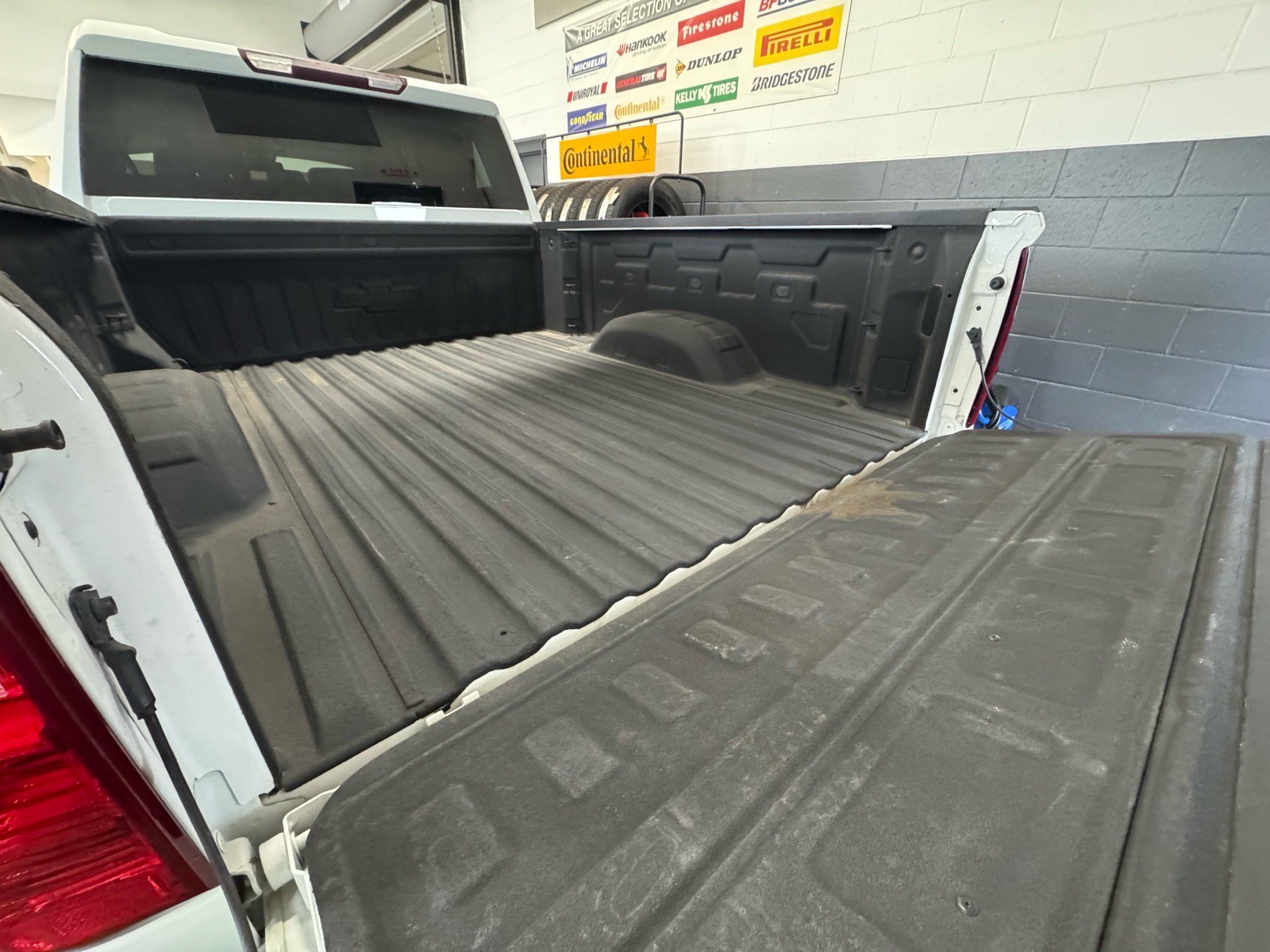 Used 2024 Chevrolet Silverado 2500 LT AWD/4WD image 8