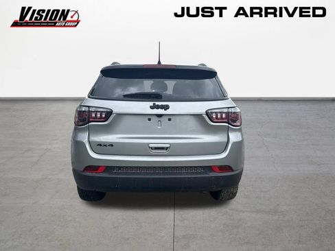 Used 2023 Jeep Compass Latitude w/ Convenience Group AWD/4WD image 4