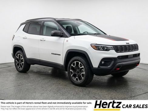 Used 2025 Jeep Compass Trailhawk image 1