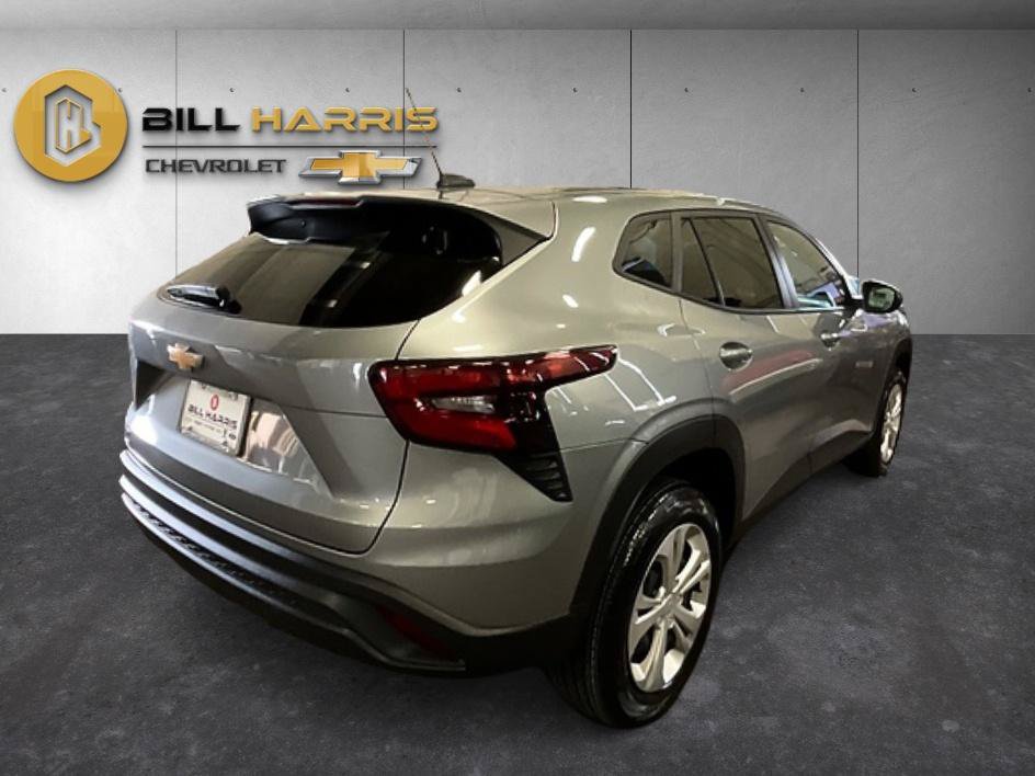 Used 2024 Chevrolet Trax LS FWD image 2